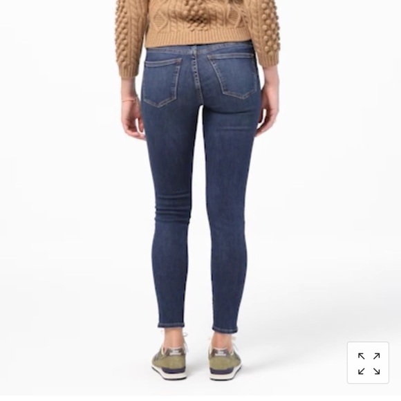 Petite 8" toothpick jean in Vista wash
Item H3484 - Picture 8 of 13